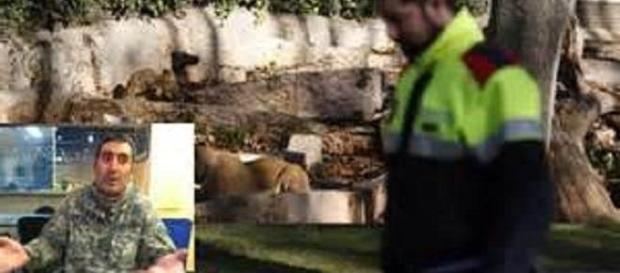 Justo, un Mosso d´Esquadra y los leones, al fondo Justo, un Mosso d´Esquadra y los leones, al fondo