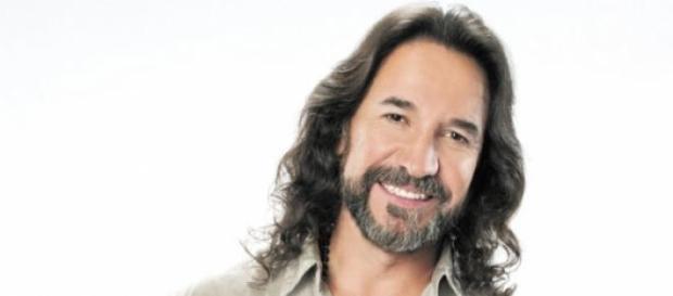 "El Buki" recibe gran distinción en Morelia "El Buki" recibe gran distinción en Morelia