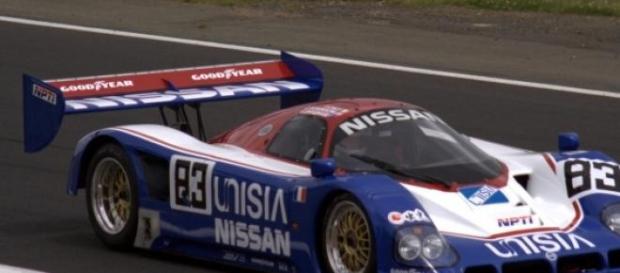 Un Nissan participante en Le Mans. Un Nissan participante en Le Mans.