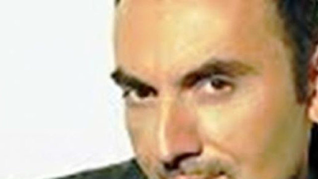 Un primo piano di Pino Mango
