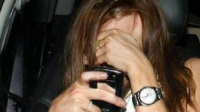 Una donna vittima di stalking