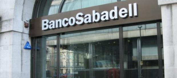 El Banco Sabadell sortea la crisis El Banco Sabadell sortea la crisis