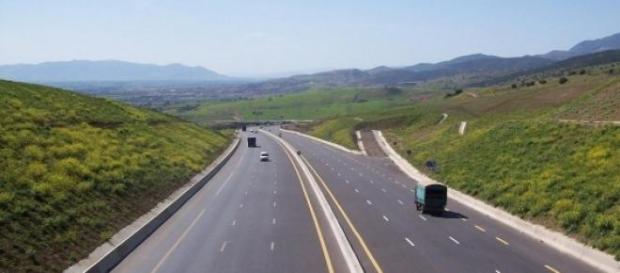 L'autoroute, un drôle d'endroit pour accoucher... L'autoroute, un drôle d'endroit pour accoucher...