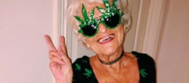 La abuela que imita a Miley Cyrus La abuela que imita a Miley Cyrus