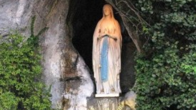 Supplica Madonna Lourdes: diretta Tv 2000