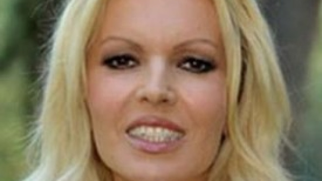 Rita Rusic in bikini con toyboy.