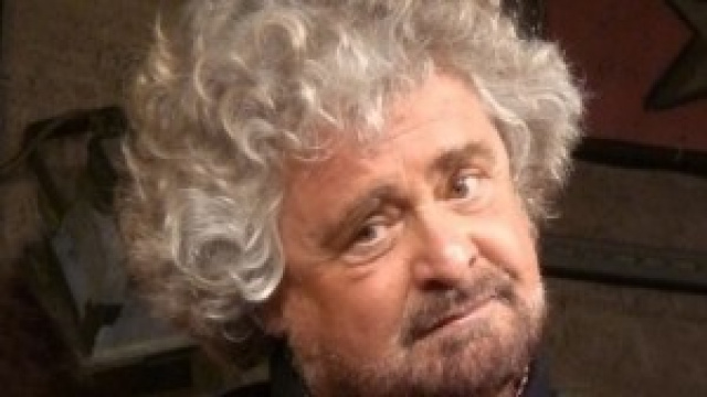 Grillo posta su Fb le foto dei senatori dissidenti