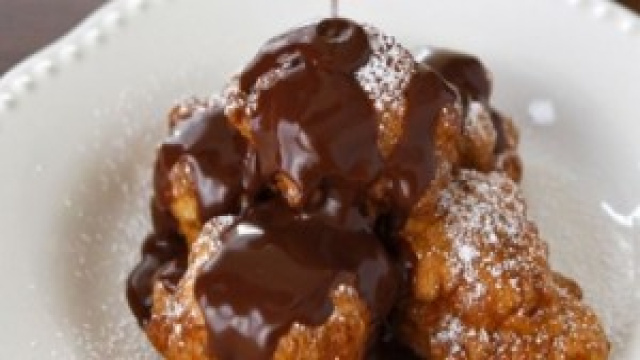 Frittelle di Carnevale con crema al cioccolato