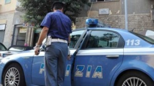 Le forze dell'ordine alla ricerca dell'uomo 