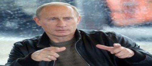 Vladimir Putin mostra i muscoli
