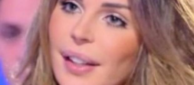 Nina Moric a Verissimo attacca la cronaca rosa Nina Moric a Verissimo attacca la cronaca rosa