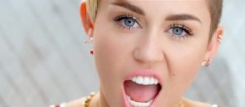 Le foto scandalo di Miley Cyrus sono un falso 