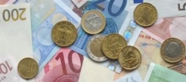 Euro currency: banknotes and coins Euro currency: banknotes and coins