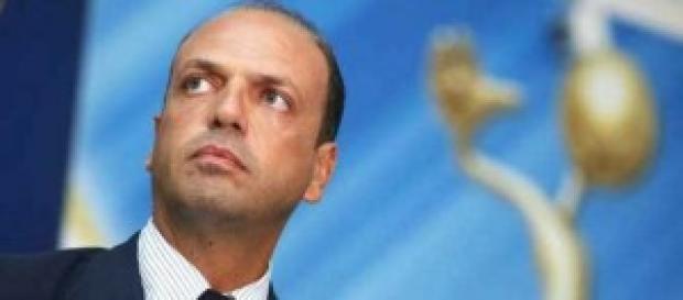 Mutuo casa, Alfano nega il diritto alle coppie gay Mutuo casa, Alfano nega il diritto alle coppie gay