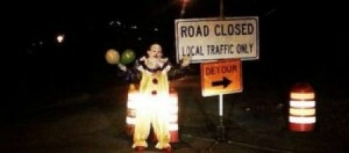 La foto amatoriale del clown per le strade
