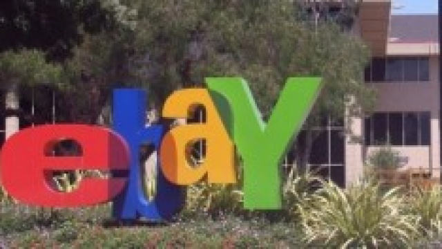 Auto blu messe all'asta su Ebay