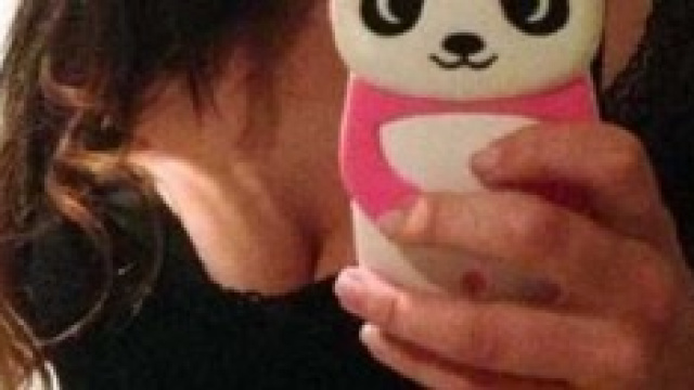 Sideboob, quando il selfie va 'fuori di seno'