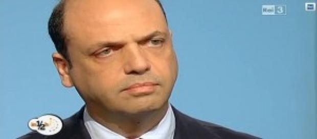 Gentile si è dimesso, primo colpo al NCD Gentile si è dimesso, primo colpo al NCD