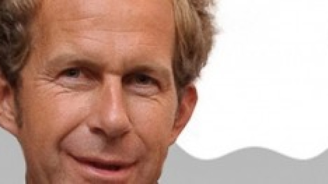 Apple, Paul Deneve, Senior Vice president