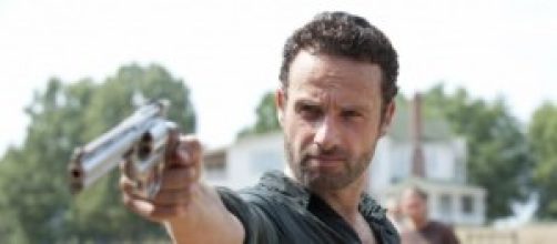 Andrew Lincoln e il suo personaggio Rick Grimes. 