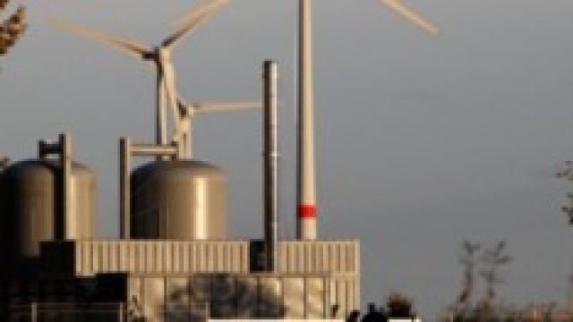 Pale eoliche, accumulatori e centrale a biogas