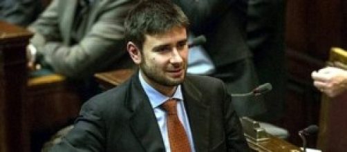 Di Battista spiega la teoria del fuoco amico