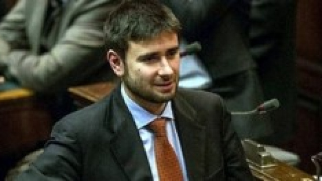 Di Battista spiega la teoria del fuoco amico