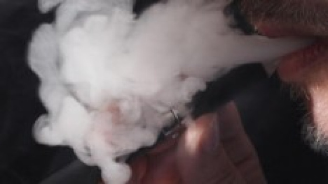 Sigaretta elettronica fa smettere di fumare?