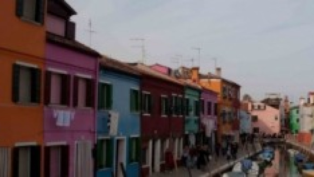 squarcio dell'isola di Burano con le case colorate