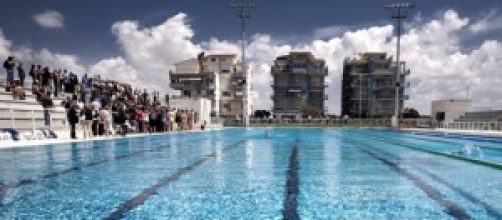 Andare in piscina, meta di molti vacanzieri.