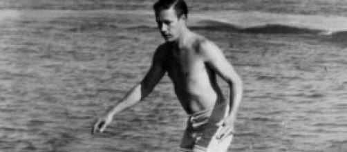 Hobie mentre faceva surf.