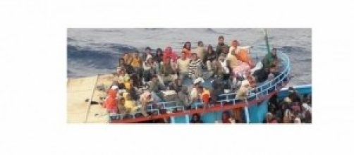 Altri immigrati sbarcano a Pozzallo.