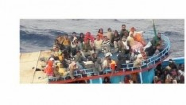 Altri immigrati sbarcano a Pozzallo.