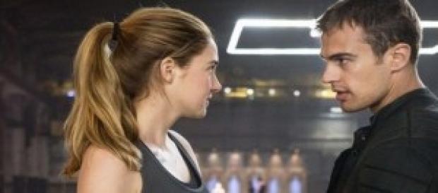 Theo James e Shailene Woodley in scena Theo James e Shailene Woodley in scena