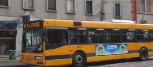 Autobus: ragazza picchiata per un posto a sedere