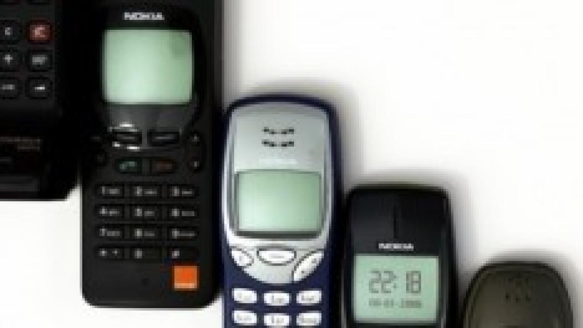 Ue, roaming addio: abolizione a natale 2015. costi meno cari allestero Roaming abolito