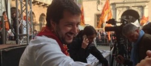 Matteo Salvini saluta i leghisti a Verona