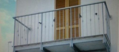 Neonato abbandonato su un balcone a Palermo