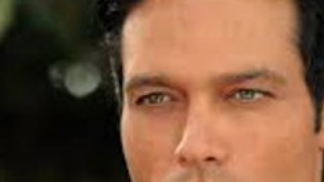 Canale 5 censura il nudo integrale di Garko