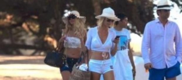 Valeria Marini, topless a Formentera Valeria Marini, topless a Formentera