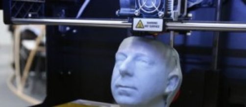 stampa 3D di un volto con lineamenti dettagliati