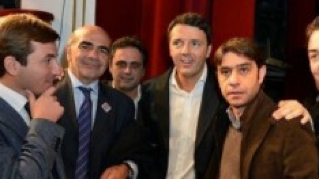 Matteo Renzi con amministratori locali a Napoli