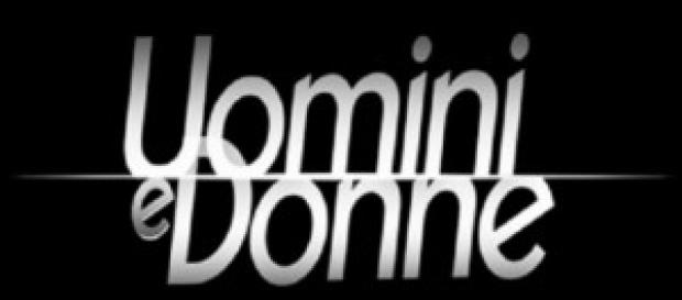 Uomini e Donne pubblico infuriato con Elga Uomini e Donne pubblico infuriato con Elga