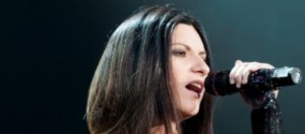 Laura Pausini festeggia in tv i suoi 40 anni. Laura Pausini festeggia in tv i suoi 40 anni.