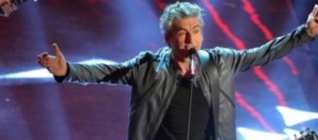 Luciano Ligabue durante un concerto Luciano Ligabue durante un concerto