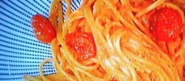 Linguine al pesto di 6 pomodori Linguine al pesto di 6 pomodori