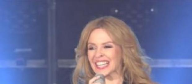 Kylie Minogue come Emma Marrone, slip in evidenza Kylie Minogue come Emma Marrone, slip in evidenza