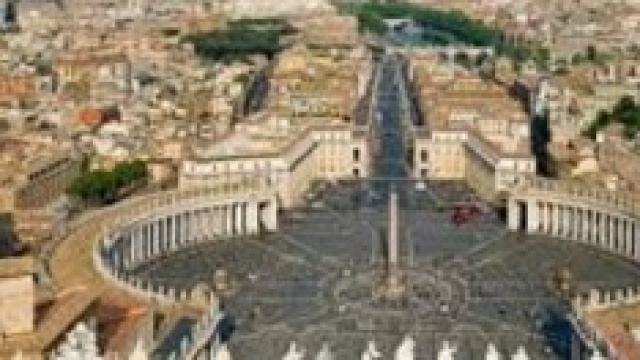 Papa Francesco scosso per la festa Vip in Vaticano