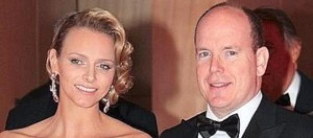 Charlene incinta, darà alla luce il primo erede. Charlene incinta, darà alla luce il primo erede.