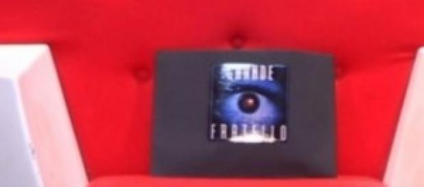 Grande Fratello, il contenuto della busta nera Grande Fratello, il contenuto della busta nera